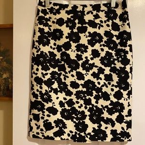 LOFT Black and White Floral Pencil Skirt